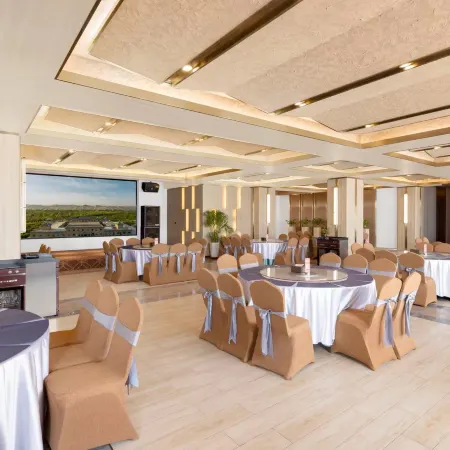 Dunhuang Castle Vacation Hotel