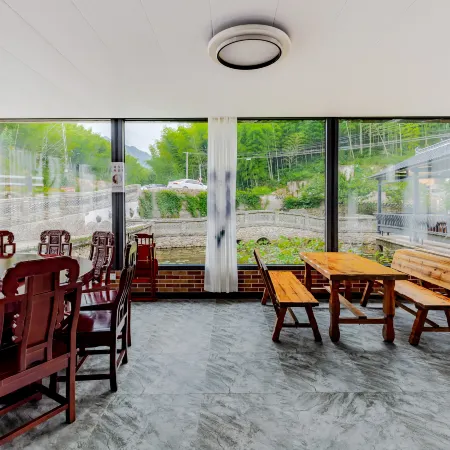Weilanjian Homestay (Moon Bay Scenic Area)