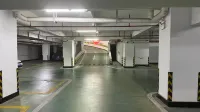 Vienna Hotel (Zhaoqing Sihui Center Yubo City) - parking