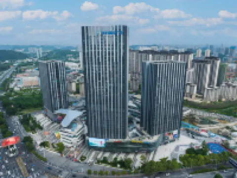 Heguang Alienspace E-Sports Hotel (Guiyang North Railway Station International Exhibition Center) Hotels near Guanshanhu District