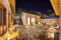 Luxury Great Wall View Homestay (Beijing Badaling Shuiguan Great Wall Branch) Hotels near Huayan Mountain