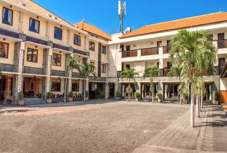 Hotel Puri Nusa Indah Отели рядом с достопримечательностью «Kampus FKIP UNMAS»