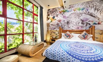 Mianbaoshu Theme Hostel