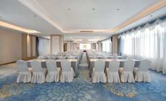 Vienna Hotel(Maitre Lake spring Township hot spring shop)