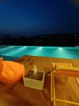Xinchang Qiyunju Homestay (Xiayanbei Village) - مسبح غير متناهي