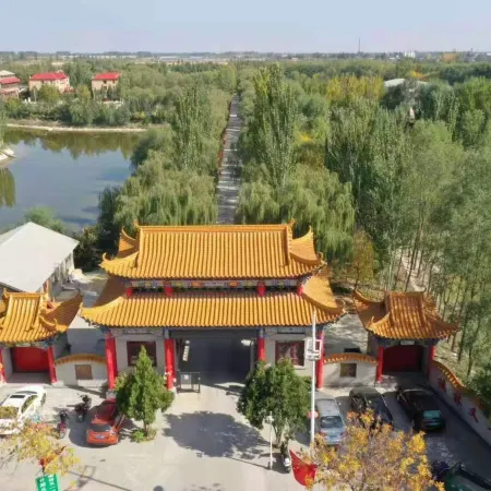 Helan Taohua Village Leisure Hotel