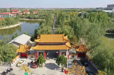 Helan Taohua Village Leisure Hotel