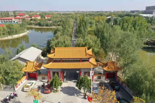 Helan Taohua Village Leisure Hotel