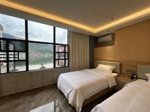 Hanyuan Lake View Homestay