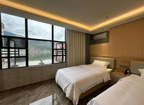 Hanyuan Lake View Homestay Hotels in Hanyuan