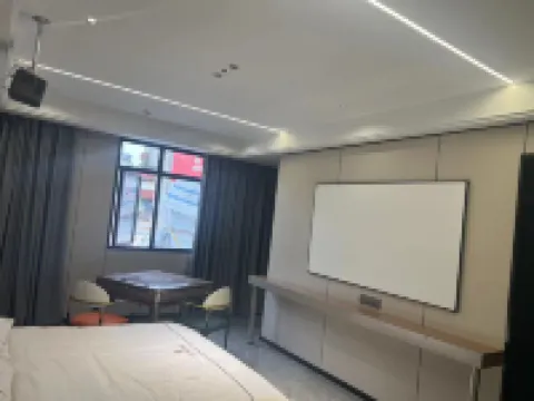 Maple Leaf Boutique Hotel