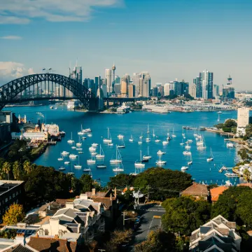 View Sydney Hotels near The Opera House to the Botanic Gardens Walk