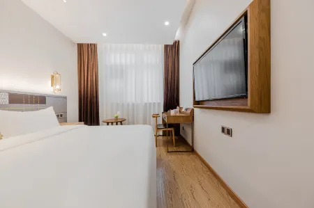 Home Inn (Shanghai Putuo Caoyang Meiling North Road Metro Station)