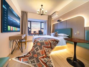 Qingxi Intelligent Hotel (High-speed Railway East Station East Square Boxue Road Subway Station)