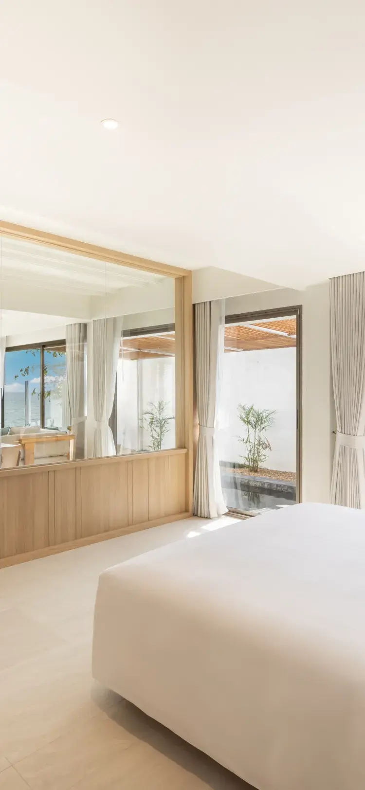 บีชฟรอนท์พูลวิลล่า (24 Hours Use of Room)