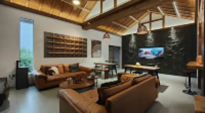 峨眉初自·山間喜院