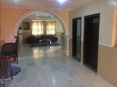 Tomats Inn and Suites