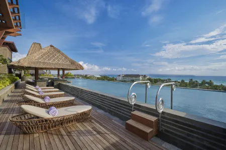 Holiday Inn Resort Bali Canggu Отели рядом с достопримечательностью «Бамбак Парк Виллас»