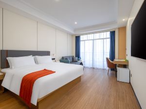 Yilong Anyun Hotel (Wanning High-speed Railway Station Qiaolong Commercial Plaza)