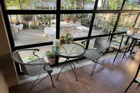 V Tharm Hotel Отели рядом со станцией Udon Thani