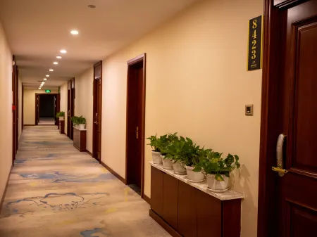 Baicheng Hexiang Hotel (Civic Plaza Haiming East Road Pedestrian Street Store) Отели в г. Байчэн