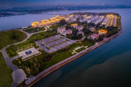 Shijiazhuang Hutuo River Art Ecological Island Resort Hotel Отели рядом с достопримечательностью «Hebei University of Economics and Business»