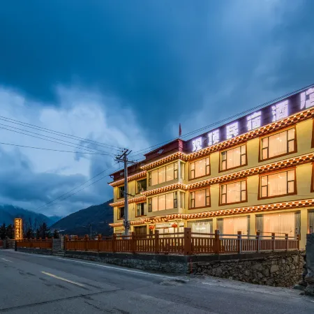 Kangding Guanding Impression·Snow Mountain Xueding Manju Beautiful Homestay