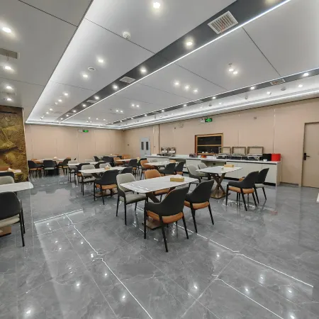 Vienna Hotel (Emerald Lake Branch, Changsha Ningxiang High-speed Railway Weat Station)