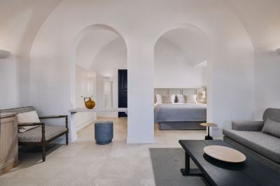 イオニアン スイート, 1 ベッドルーム スイート, キングベッド 1 台, ソファベッド, インランドビュー, バルコニー ヴェデマ，ラグジュアリーコレクションリゾート，サントリーニの写真