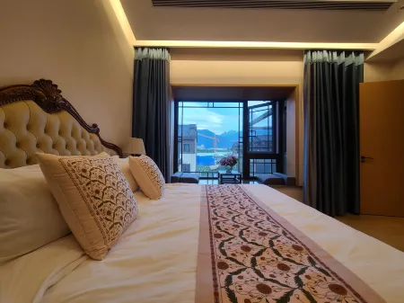 Kangzhiyang Private Soup Hot Spring Holiday Villa (Taibai Mountain Tangzhen Branch) Отели рядом с достопримечательностью «Eye of Mount Taibai»