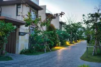 Seascape Villas In Long Beach Cam Ranh - Villas