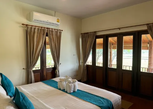 ห้องดีลักซ์วิวทะเลสาบ