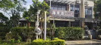 Zhu's Coastal House