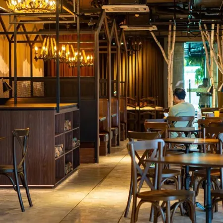 J Place Hotel Отели рядом с достопримечательностью «Станция MRT Ратчадапхисек»