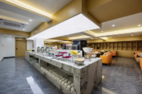 Pinghu Quanshu Smart Hotel