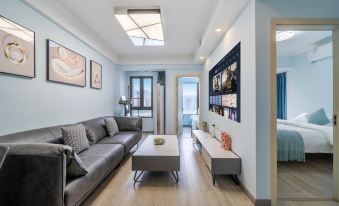 Chongqing Yishi High-altitude River View Apartment (Jiefangbei Hongyadong Branch)