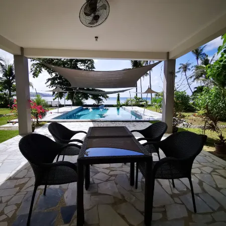 Sunset Cove Beach & Dive Resort