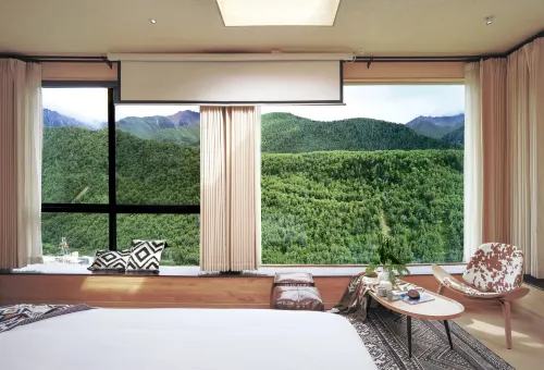 Four Girls Mountain Lanxi Wild Luxury Hotel (Changpinggou Scenic Area Branch)