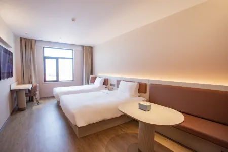 HanTing Hotel (Binzhou Yangxin Shenghao Shopping Center) Отели рядом с достопримечательностью «Yangxin Shuiluopo Folk Culture Tourism Area»