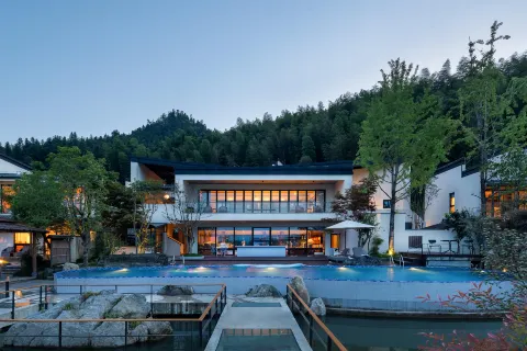 Nomadland Villa Resort