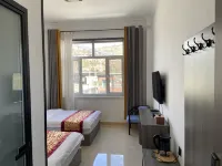 Hua is staying in a Express Hotel
