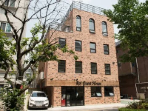 Roi Guesthouse Hotels near Hongdae