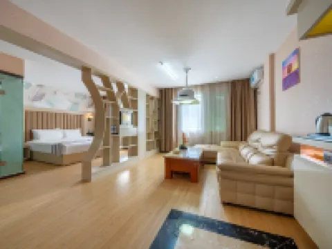 Jing Chen Holiday Hotel (Xilin Yingbin Road) Hotels in Xilin