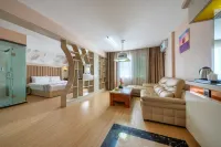 Jing Chen Holiday Hotel (Xilin Yingbin Road) Hotels near Xilin Martyrs' Cemetery