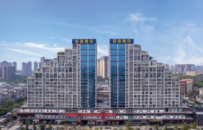 Grand Inn (Chengdu Panda Base) Hotellit kohteessa 