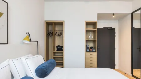 Le Grand Quartier Отели рядом с достопримечательностью «Viaduc des Arts»