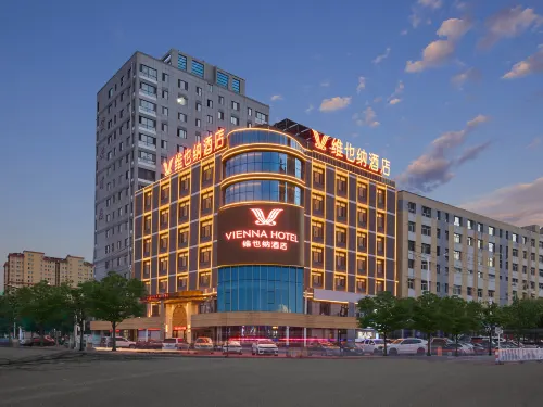 Vienna Hotel (Chengde Weichang) - parking