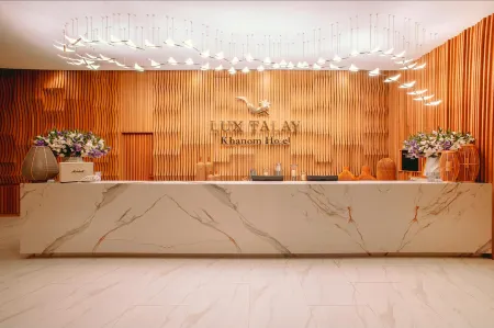 Luxtalay Khanom Hotel Отели в г. Кханом