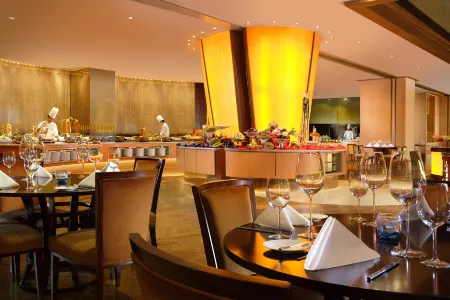 Sheraton Ningbo Hotel Отели рядом с достопримечательностью «Tian Yi Ge Museum»