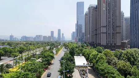 麓嶼·高空觀景酒店（昆明春融街地鐵站店）